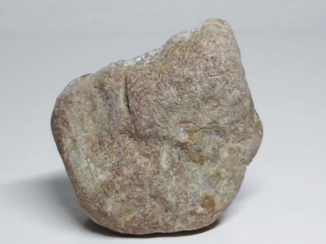 鮮緑 180g 翡翠 ヒスイ 原石 鑑賞石 自然石 誕生石 鉱物 鉱石 水石