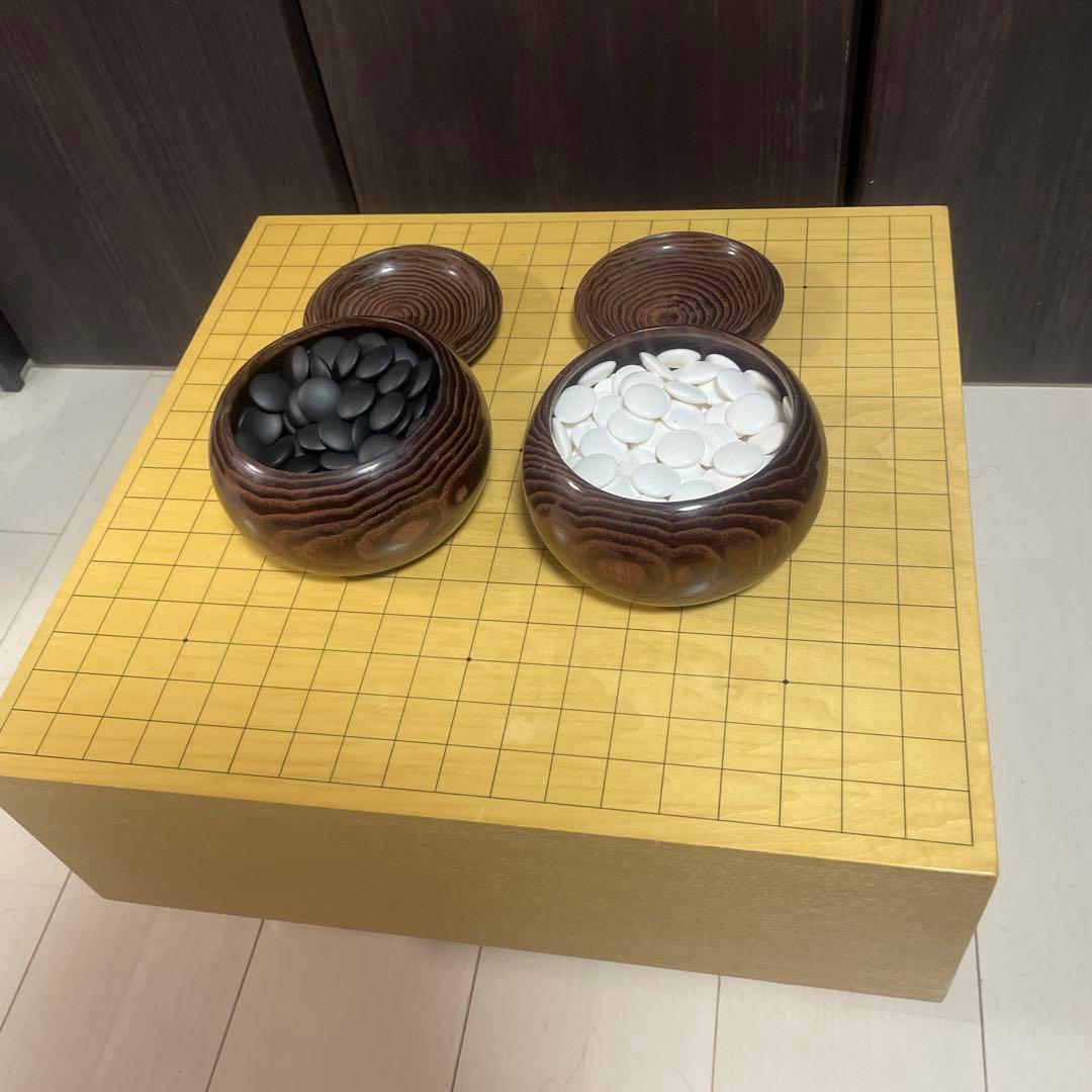 囲碁セット 木製囲碁盤 ５寸　脚付　日向特性蛤碁石黒那智黒28号（7.5mm）