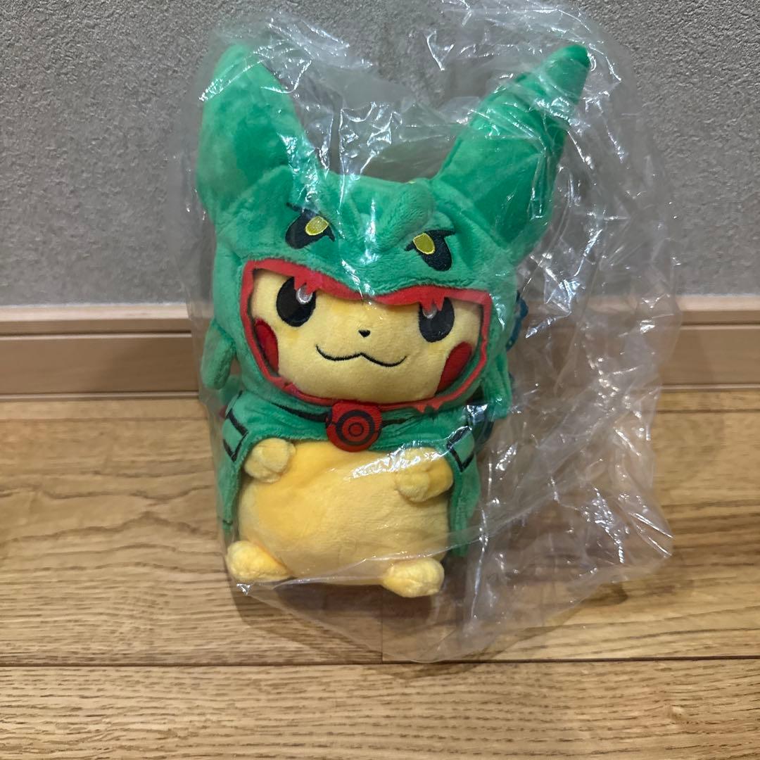 レックウザポンチョを着たピカチュウ