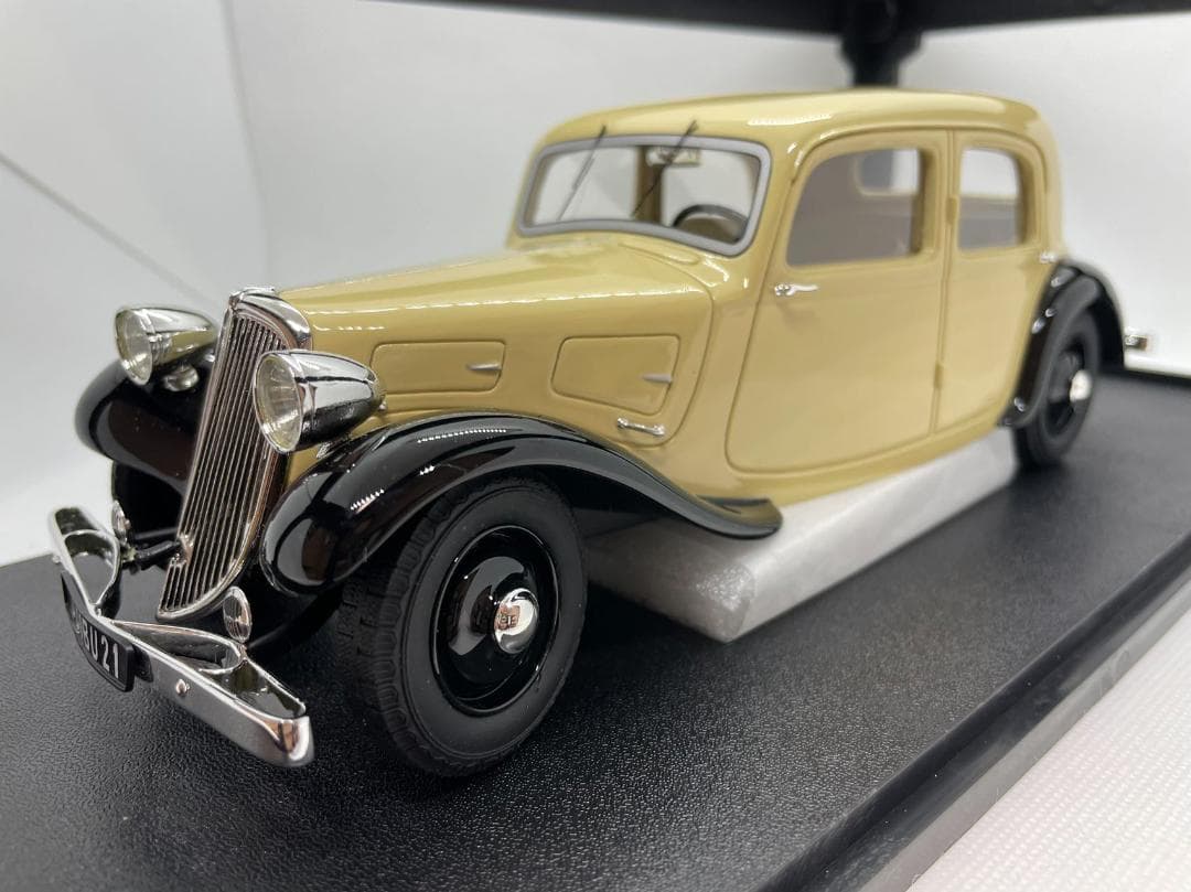 104-030 Cult 1/18 シトロエン Traction Avant