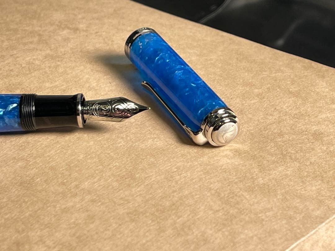 Pelikan ペリカン 万年筆　M805 ヴァイブラントブルーペンケース付き