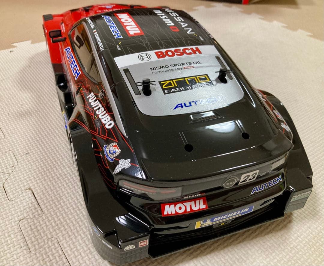 メーカー制作ボディMotul Autech Zとタイヤホイールセット