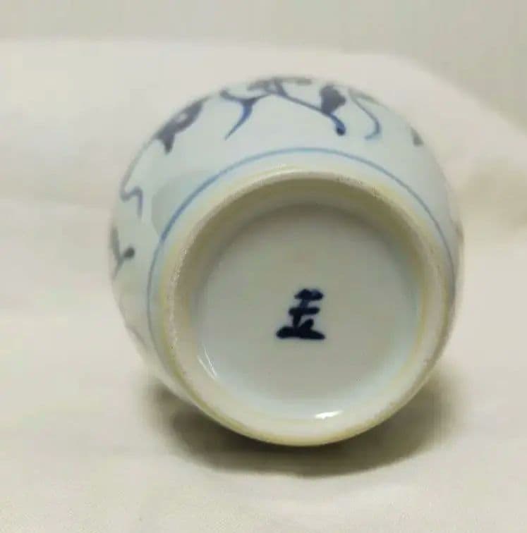 特価セール中 !❗　アンティーク 唐草紋染付花瓶　陶磁器　美術工芸品
