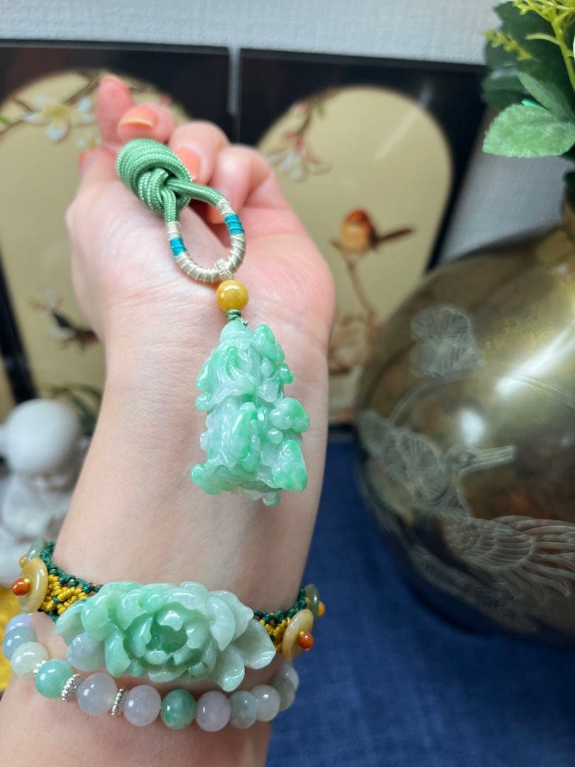 贅沢品❣️本翡翠　貴重なアップルグリーン翡翠・吉祥如意紋付きの発財白菜　鑑定書付き