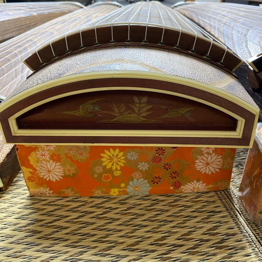 良品　4面セット売りです　お琴 13弦 すだれ彫り 琴柱・ユタン【発送条件有り】