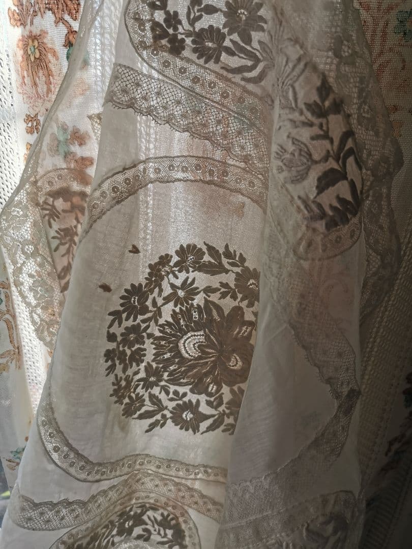 アンティーク フランス 美しい盛上刺繍 ノルマンディーレース 象牙色アイボリー
