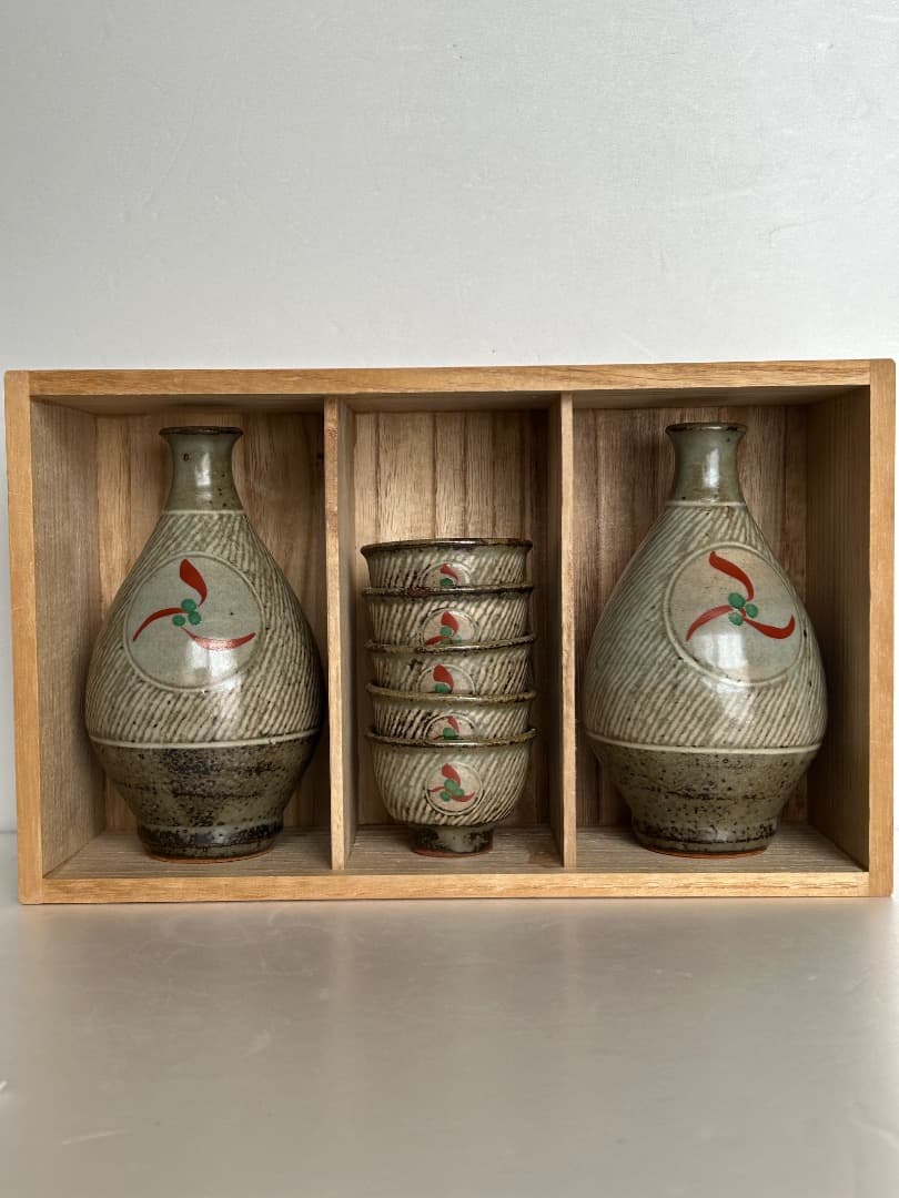 象嵌赤絵酒器 (人間国宝 島岡達三作)　徳利×２・ぐい吞み×５