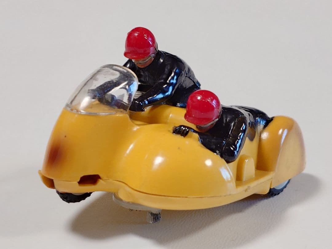 Triang SCALEXTRIC TYPHOON （黄色/赤ヘル）