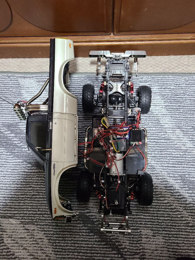 タミヤラジコン1/10ハイラックス ハイリフトプロポ付 組立済みライトユニット付