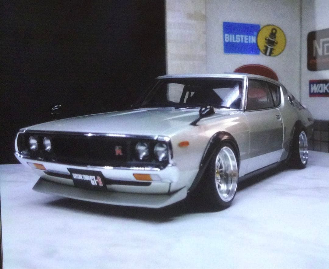オートアート1/18 スカイラインGTーR シルバー　シャツおまけ付き