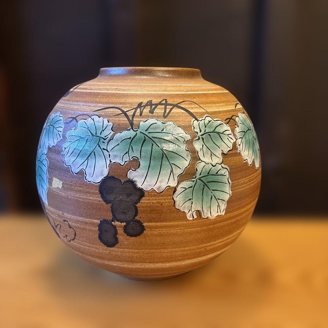 九谷焼　ブドウ絵柄の花瓶　陶器製　伝統工芸品