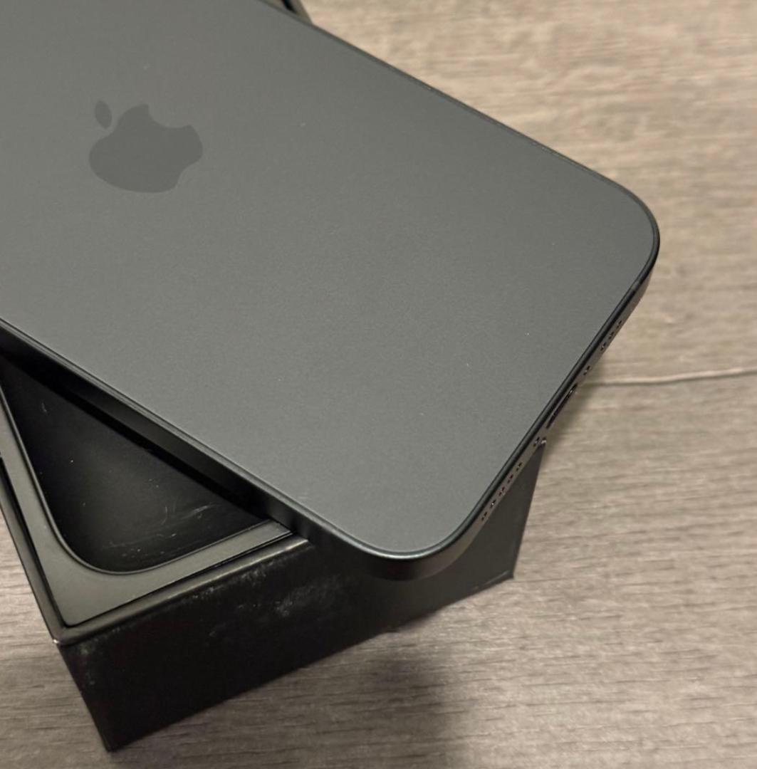 新品同様　【バッテリー100％】iPhone 16e｜128GB｜SIMフリー