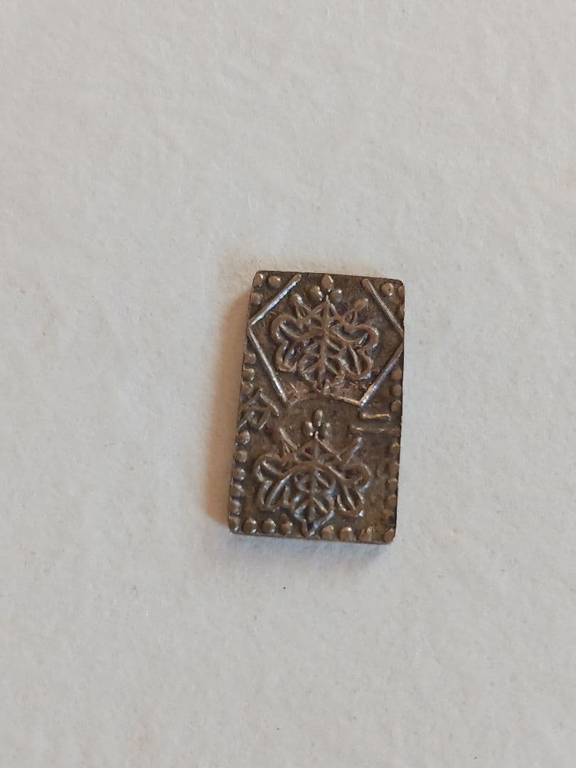 彫刻模様の金属製プレート 3.18g