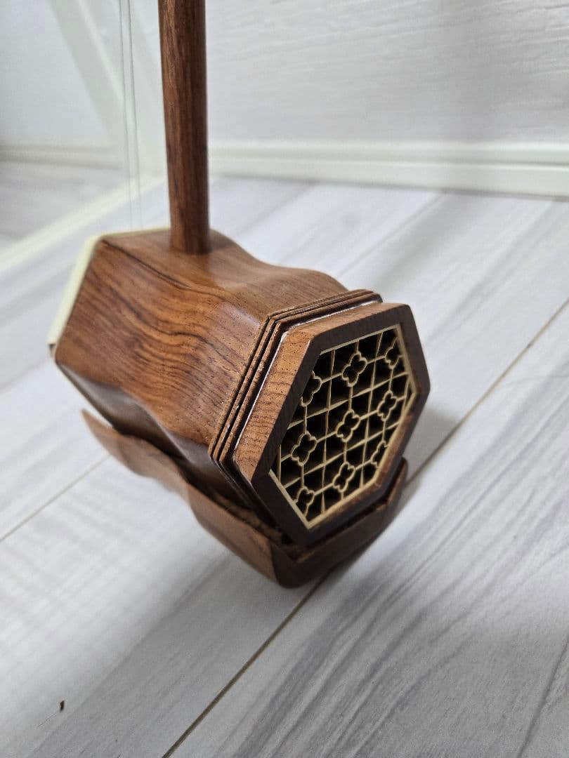 二胡 　希少　十三堂楽器 白紫檀 二胡 601 ケース、 補助教材付き 　良品