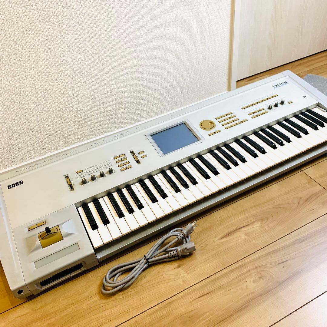 KORG TRITON シンセサイザー 61鍵 ジャンク 電源不良 送料無料