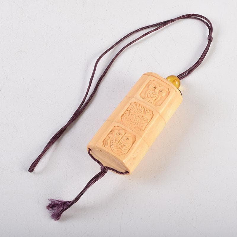 時代提げ物　獣骨彫刻　梟龍魚彫　印籠　薬入　緒締め玉　C　9204