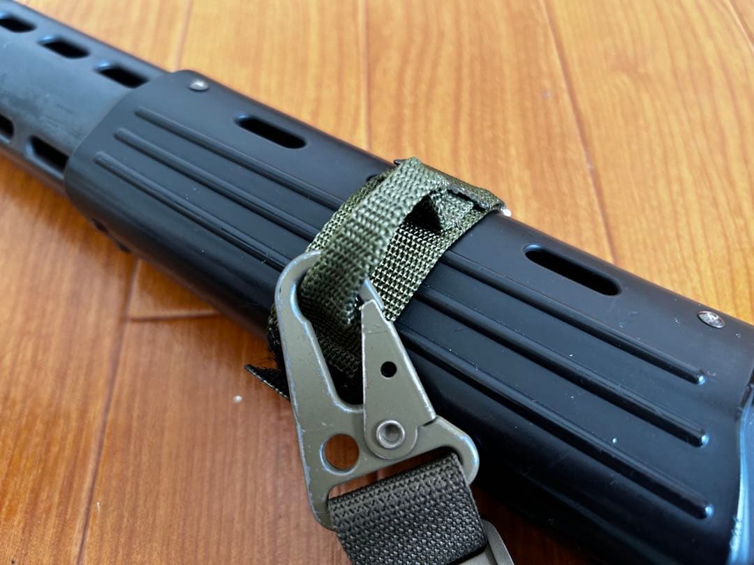 89式小銃用スリングアダプター（色比較用）