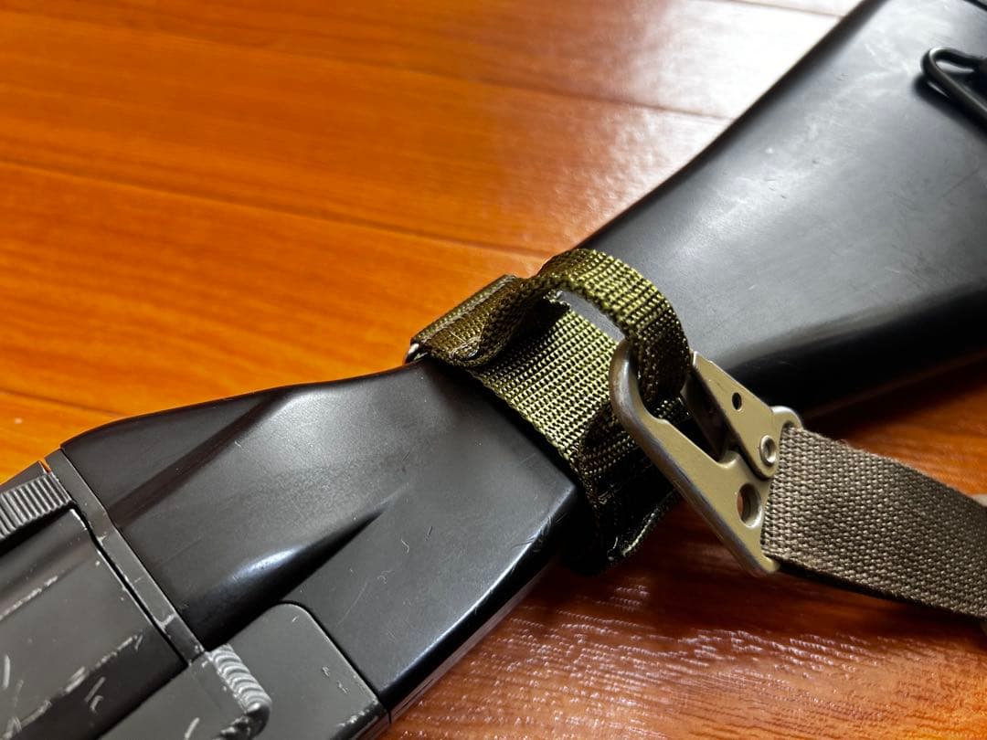 89式小銃用スリングアダプター（色比較用）