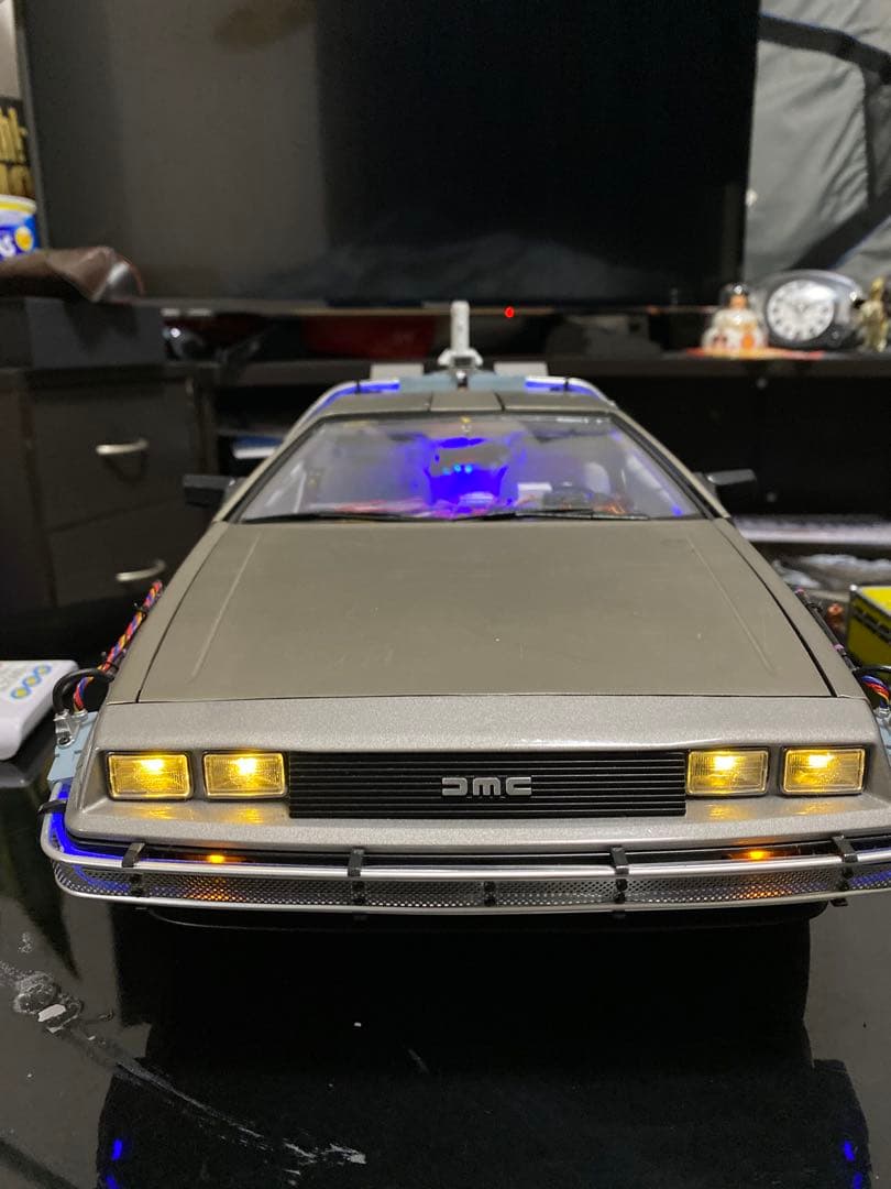 デロリアン ミニカー 1/18 LEDライト付き ディアゴスティーニ完成品