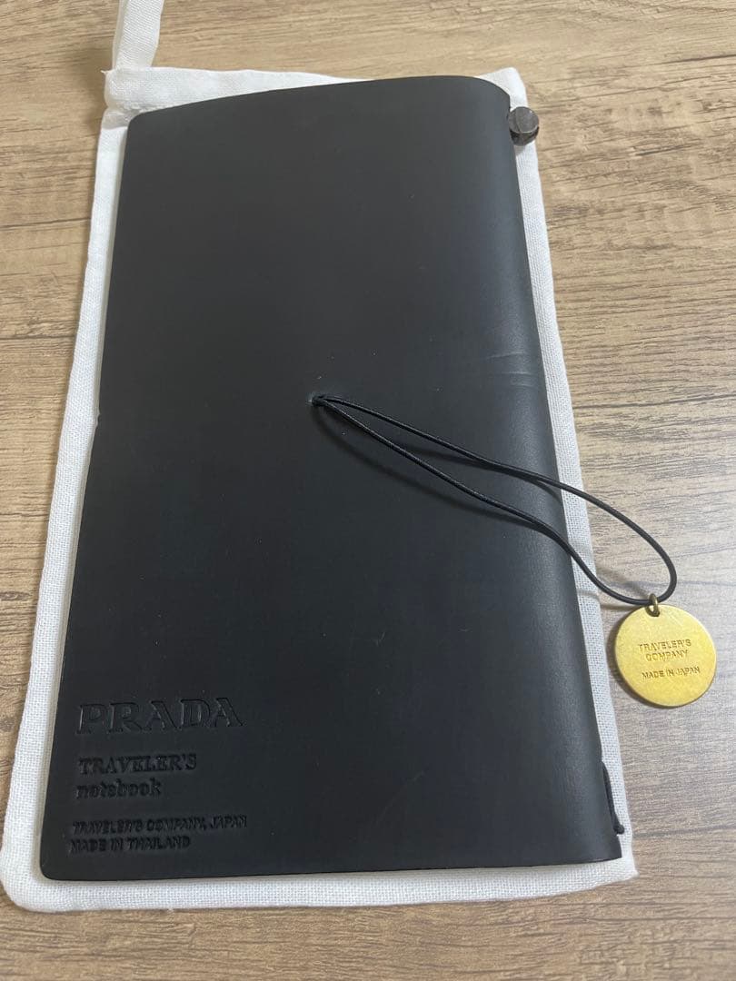トラベラーズノート　PRADA レギュラーサイズ　BLACK ブラスタグ