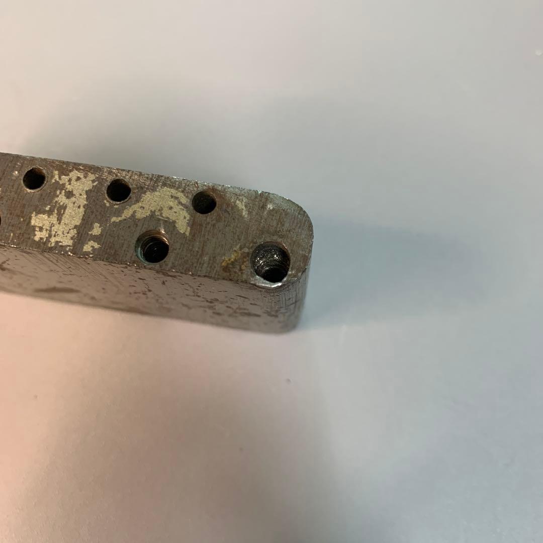 ビンテージ　フェンダーパーツ　ストラト　トレモロブロック