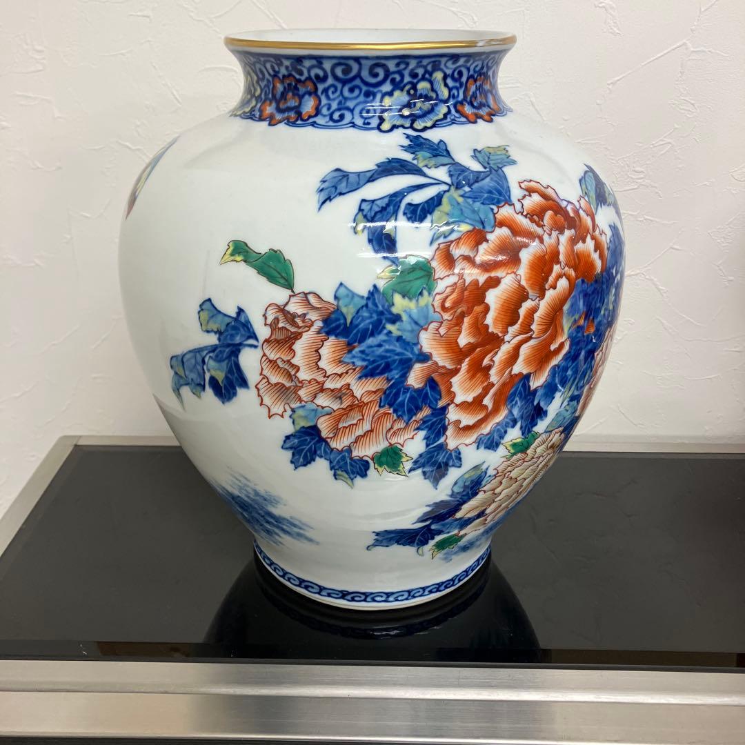花と蝶の手描き陶器花瓶
