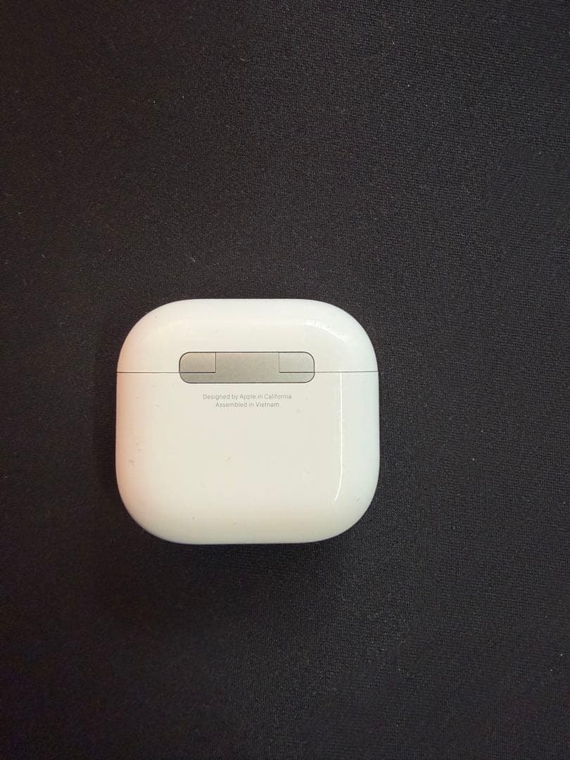 Apple AirPods 4世代本体 充電ケース付き
