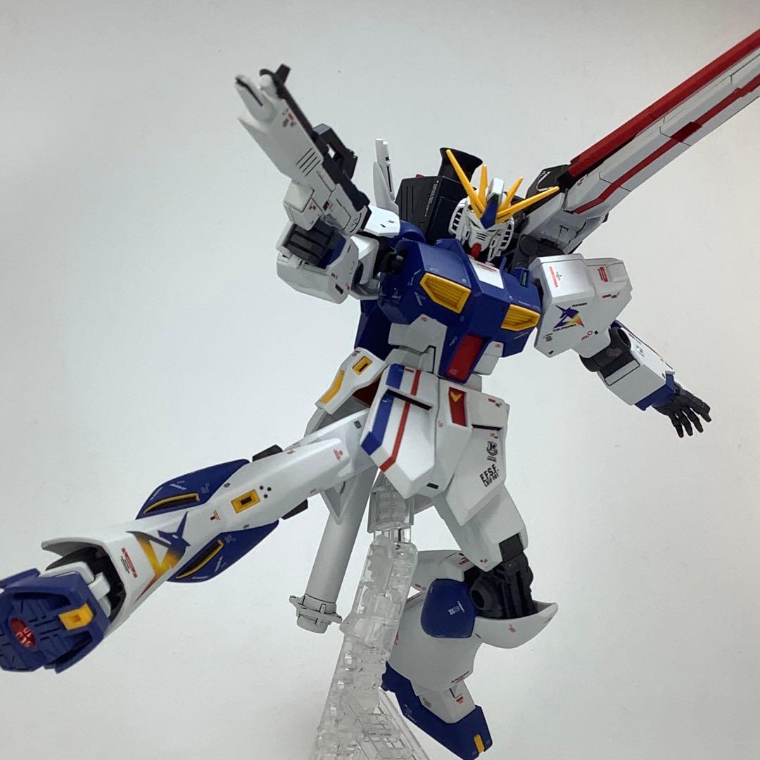 ガンダムベース限定 EG RX-93ff νガンダムの塗装済完成品