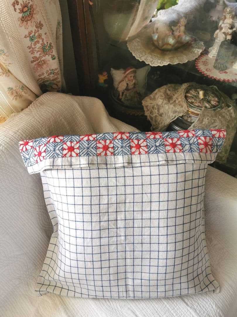 アンティークフランス 赤と青の手刺繍 クッションカバー 衣装ケース タペストリー