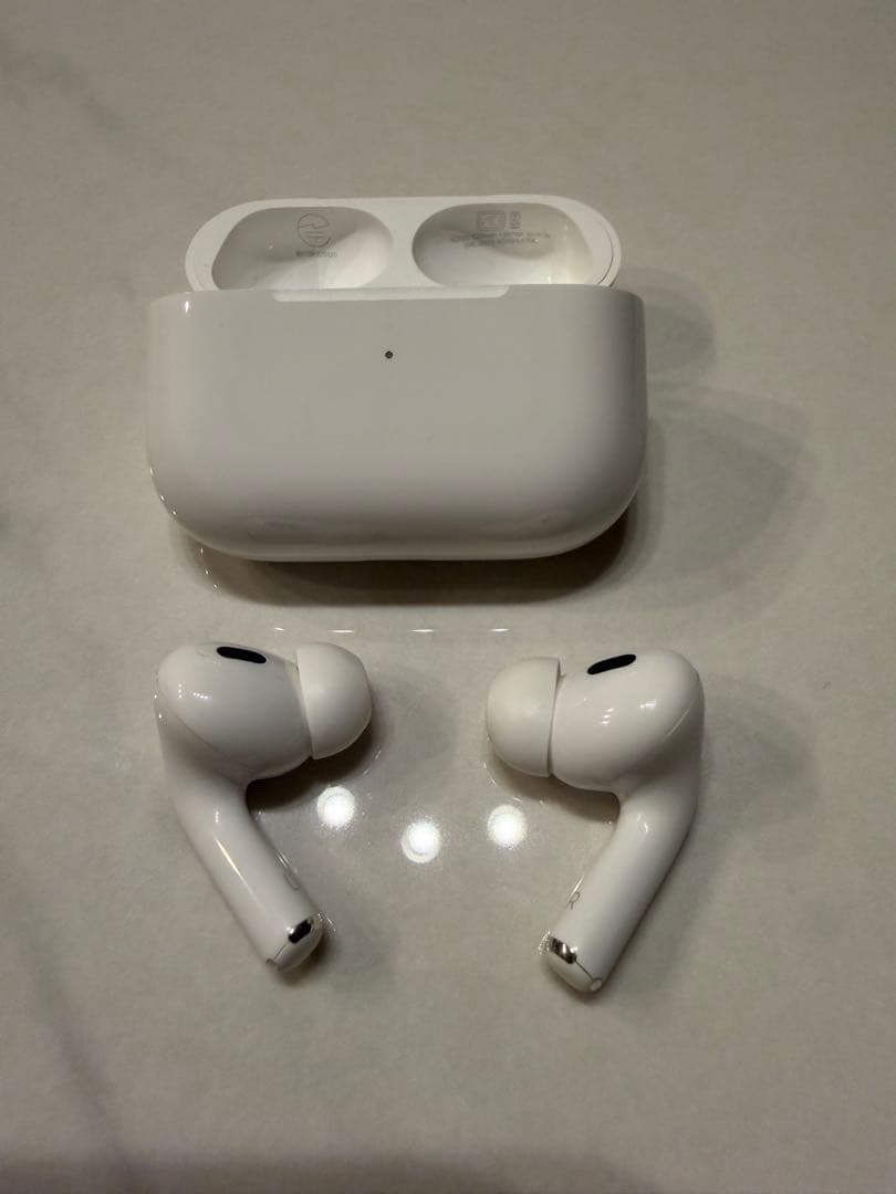 AirPods Pro(第2世代) MagSafe対応+ Spigenケース付き