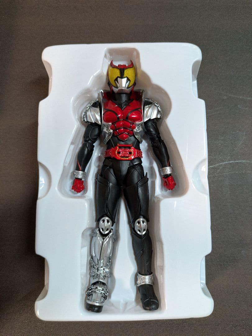 S.H.Figuarts　真骨彫製法　仮面ライダーキバ