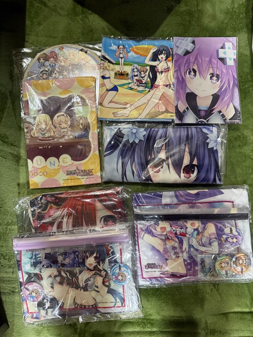 b*須様 【大量】ネプテューヌ関連商品 BD+特典ケース4種+タペストリー20本