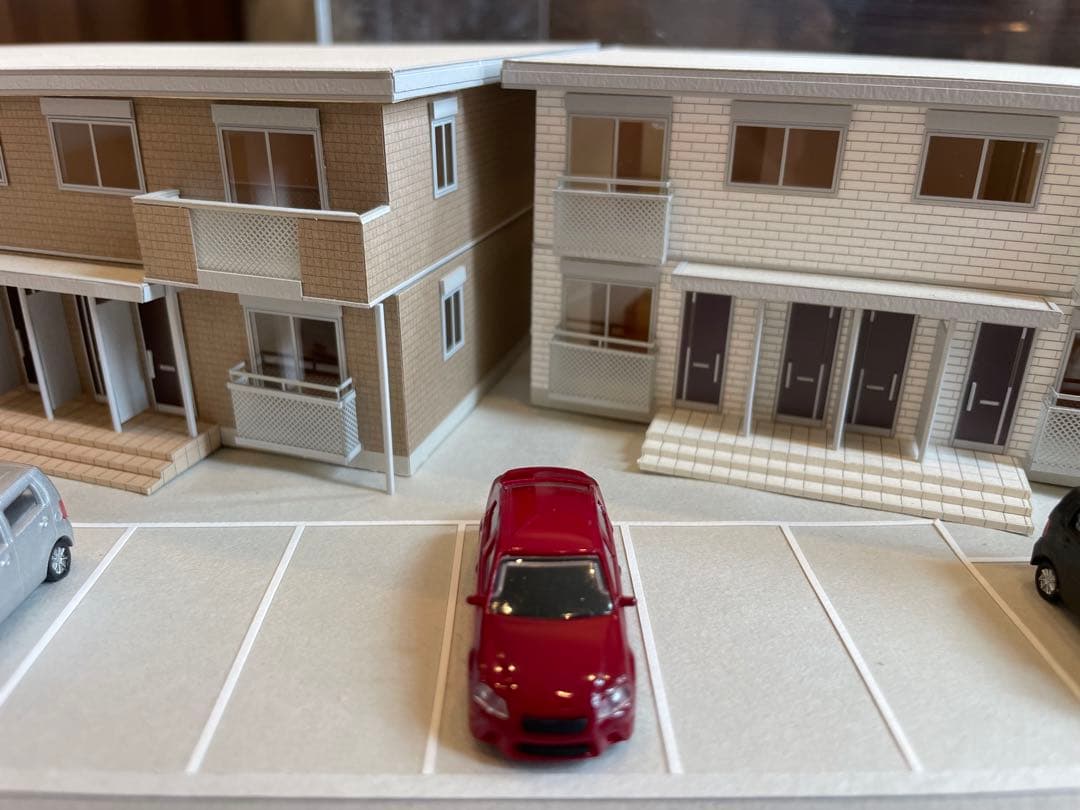 建築模型 1/100 スケール　ケース付き　アパート
