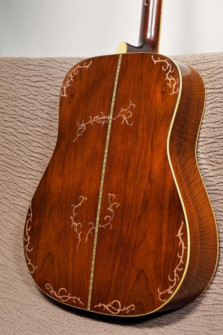 ★YAMAHA FGシリーズの奏でる華やかな場面で演出を高める【彫刻装飾ギター】