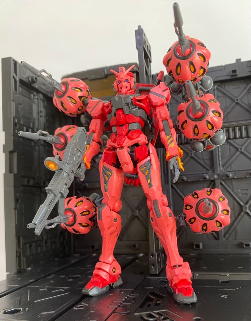 赤いガンダム【ビット６基】ガンプラ！HG！ジオラマベース！ビット台座４個付き！