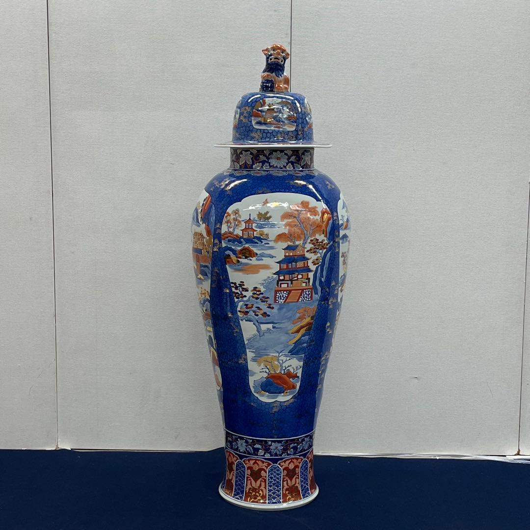 古伊万里様式 蓋獅子付 色絵金彩唐草波風景文 大型磁器壺