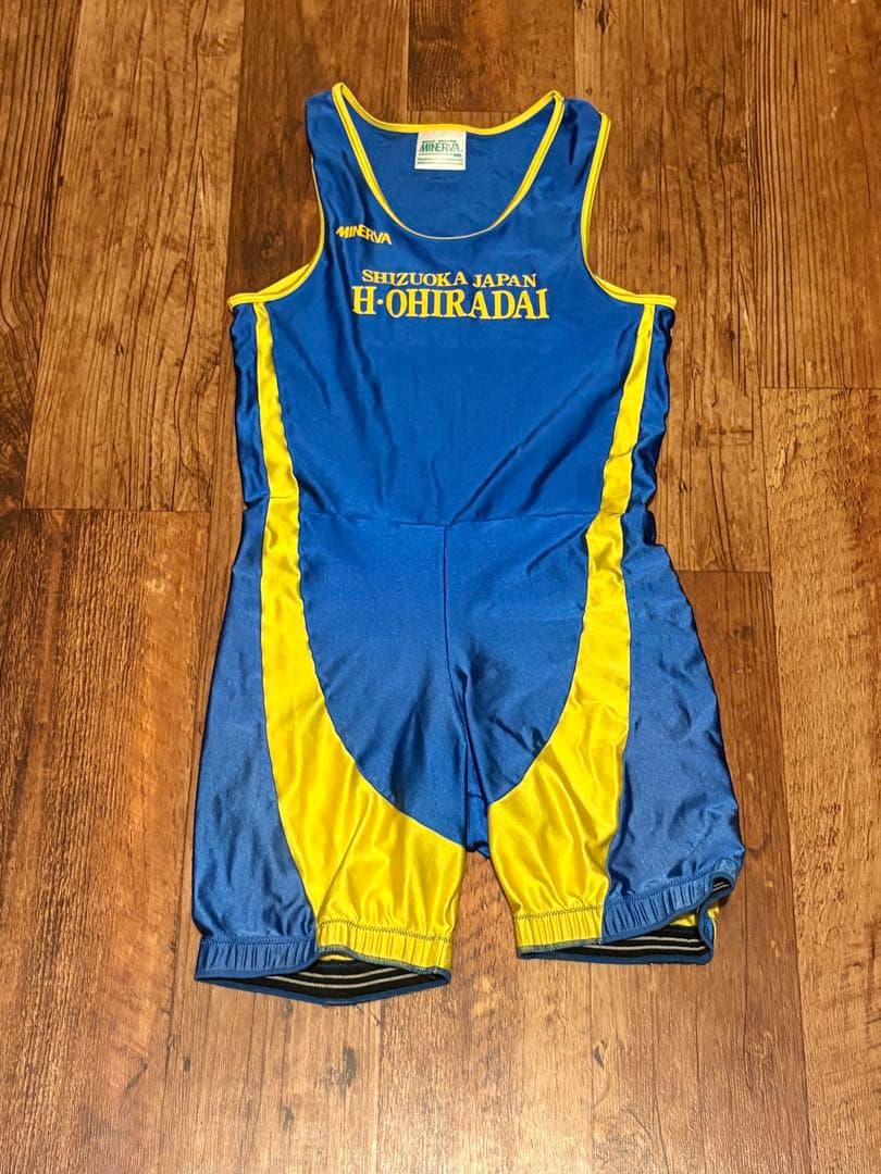 ローイングスーツ