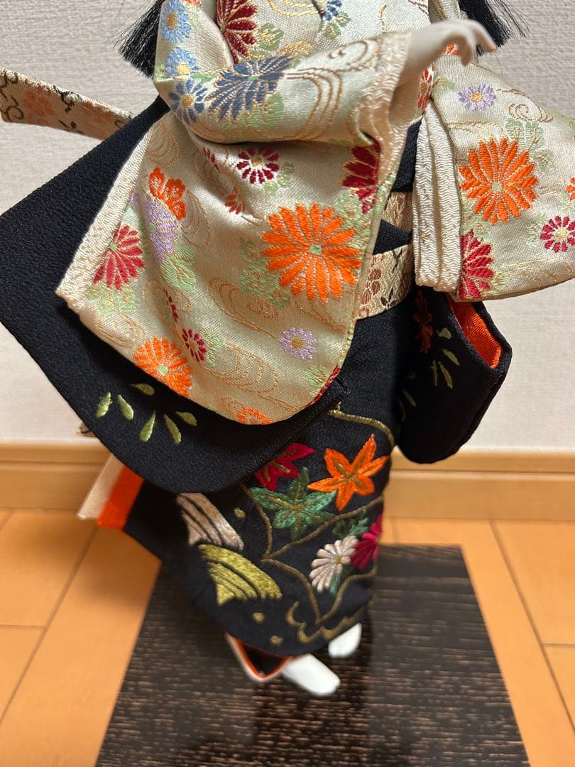 日本人形 和人形 着物 金糸 刺繍 台座付 昭和レトロ 伝統工芸
