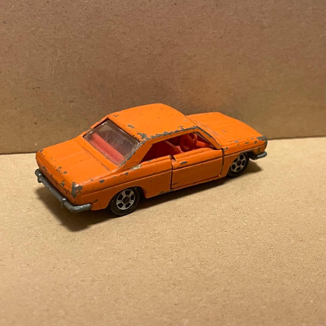 な　トミカ　日産　ブルーバード サファリブラウン　日本製　1Aホイール