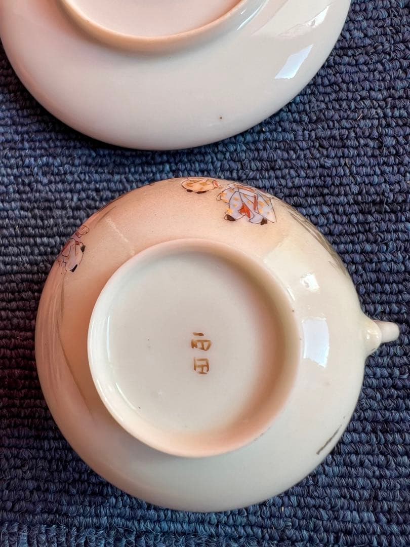 964  明治期　英国里帰り品　色絵陽刻美人富士文卵殻手　カップ＆ソーサー