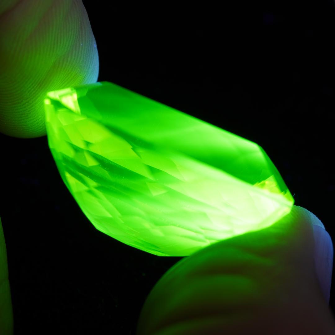 60.00ct 大粒 ウランガラス ルース チェコ製
