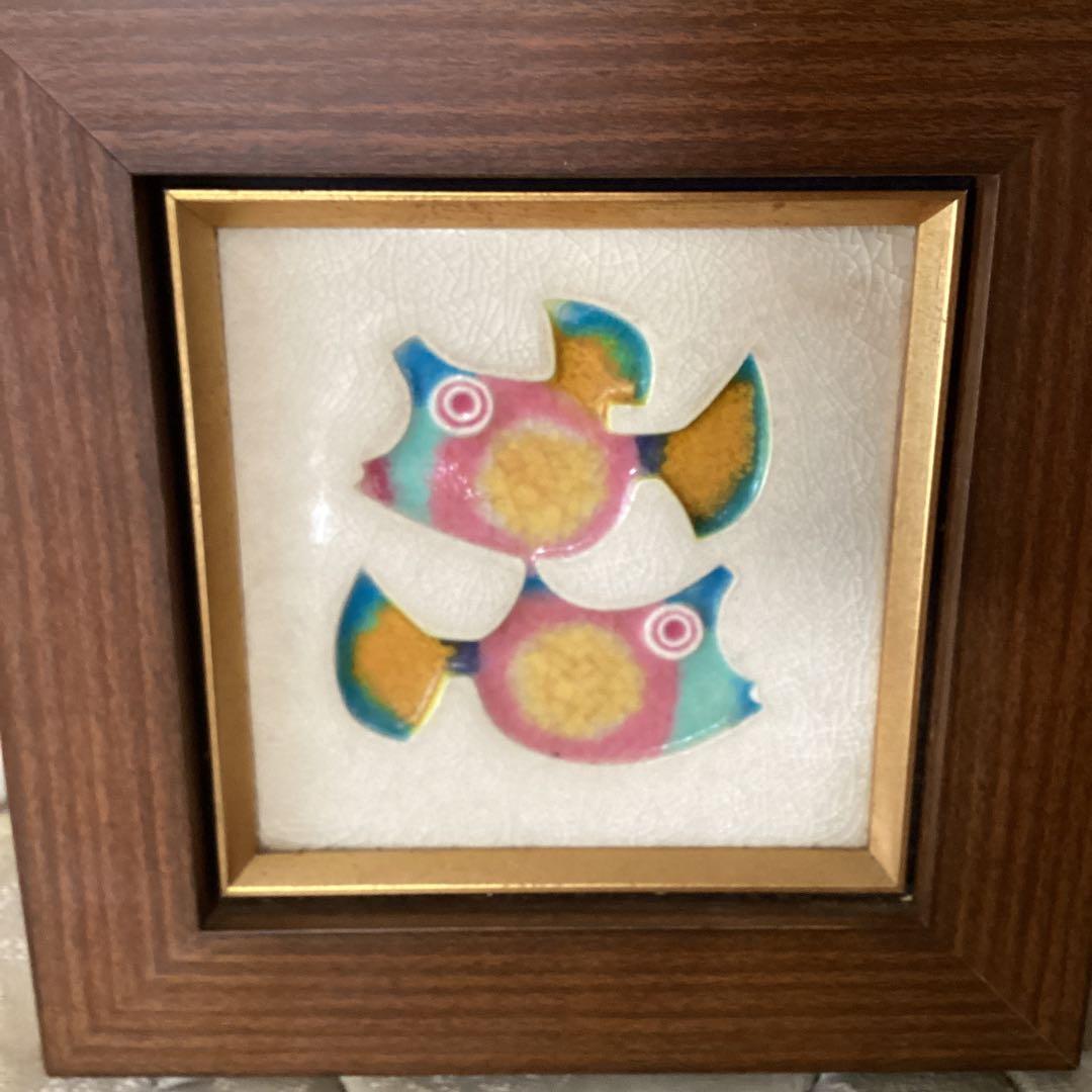 京都嵯峨野　佐分利　正作　【　七宝陶額　魚　】　木枠額装品