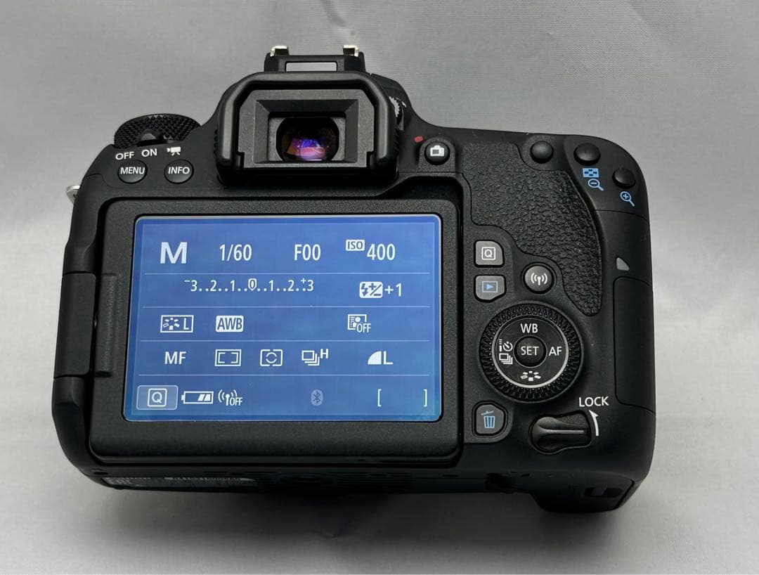 Canon EOS Kiss 9000Dダブルズームレンズセット♪Wifi装備♪