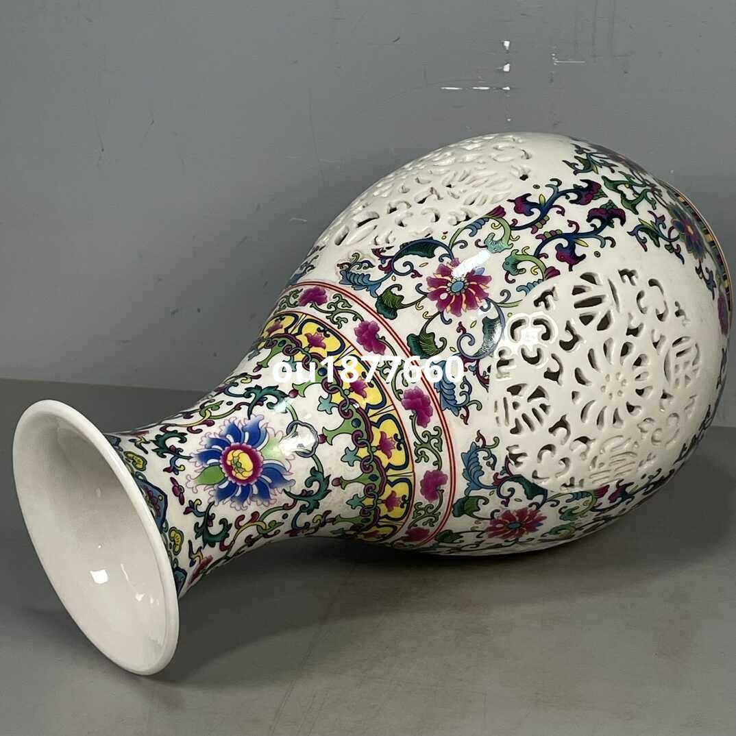 五色花紋透かし彫り美術品 置物 景徳鎮 陶磁器 装飾品現代 工芸品