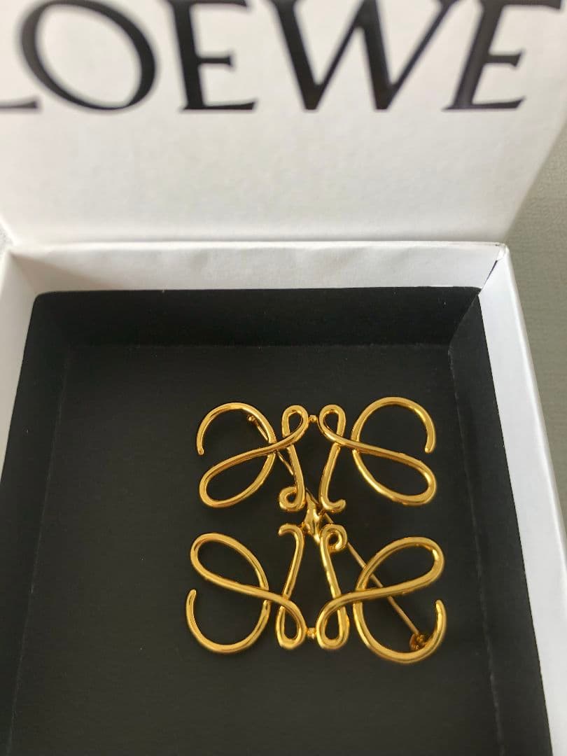 LOEWE ロエベ 　メタル ブローチ　ヴィンテージ　レディース　ゴールド