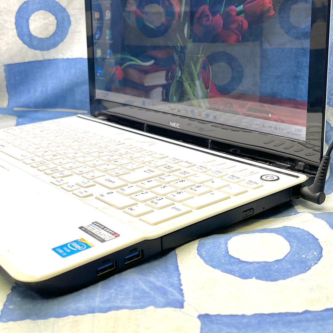 サクサク快適SSD☆人気白ノートパソコン♡ブルーレイ&カメラ！Windows11