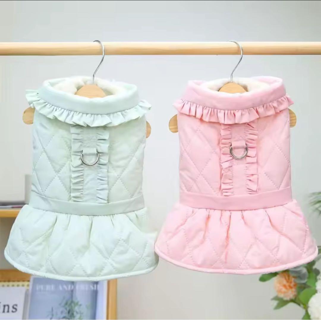 【新品】花模様キルティングふわふわコート　《ピンクM 》お腹ボタン　犬服　防寒