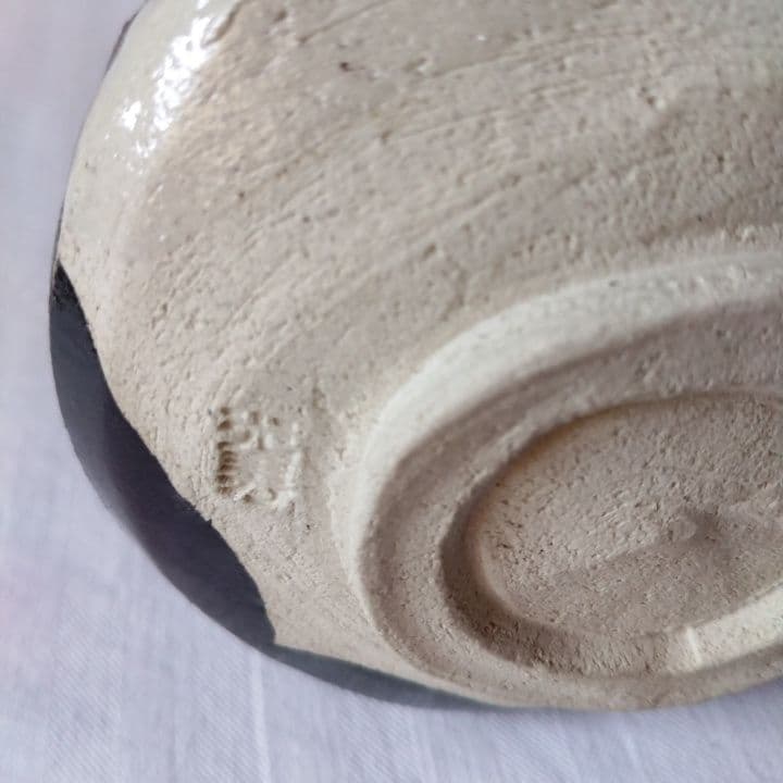 黒織部筒茶碗