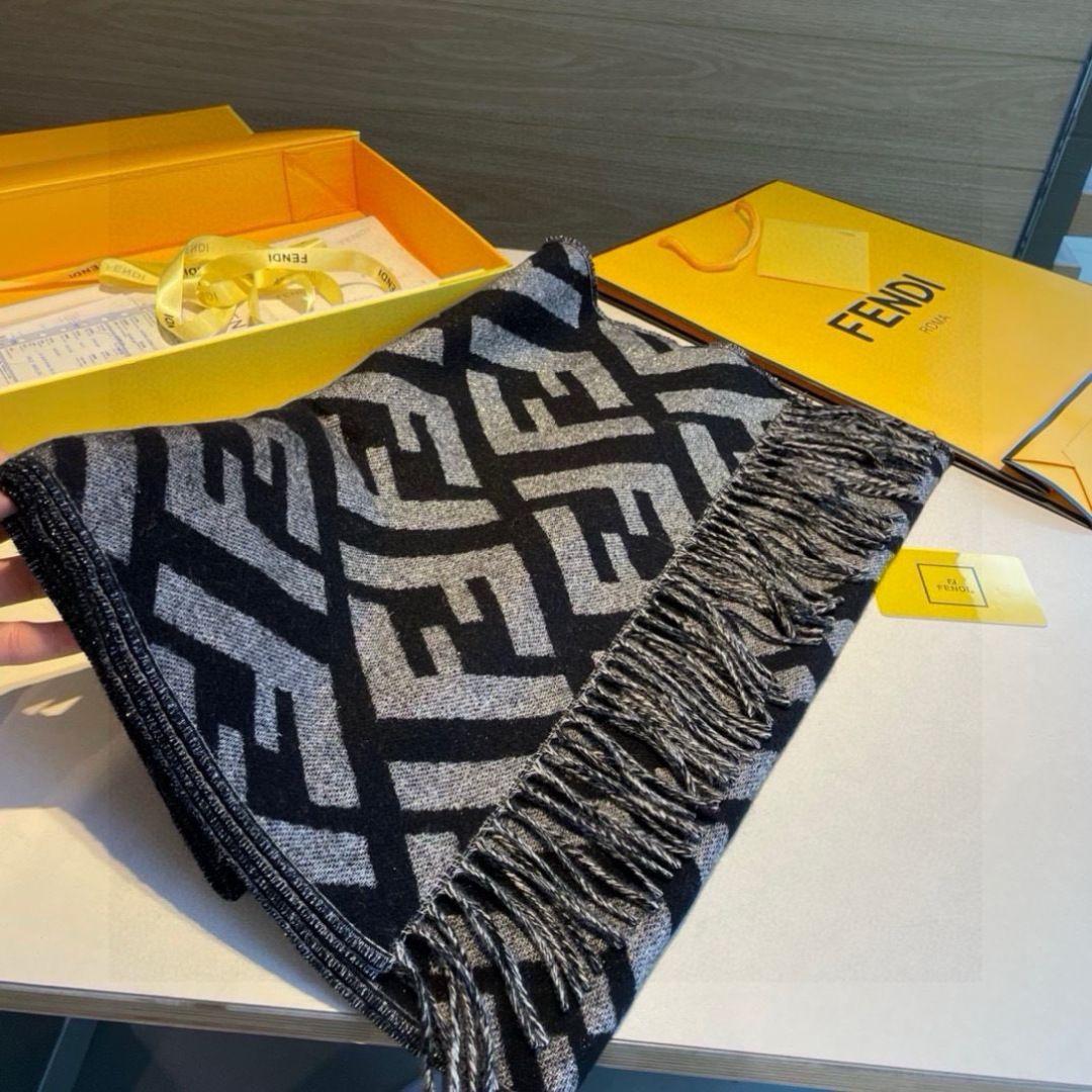 FENDI フェンディ　マフラー　170×47cm
