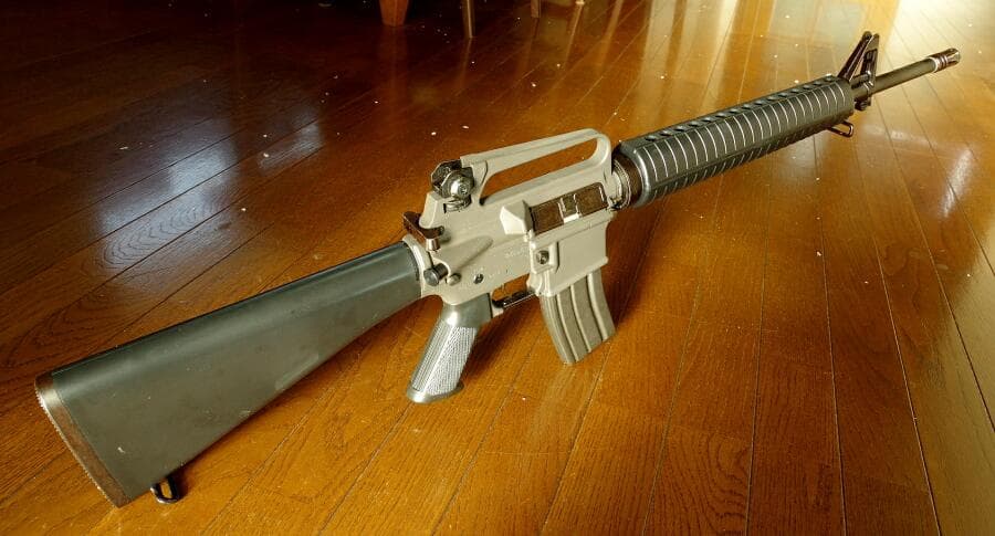 東京マルイ コルト M16A2 バッテリー＆充電器付き